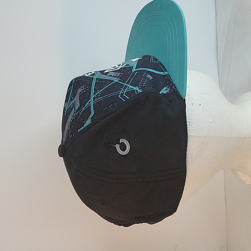 Hat - Picture 4 of 8